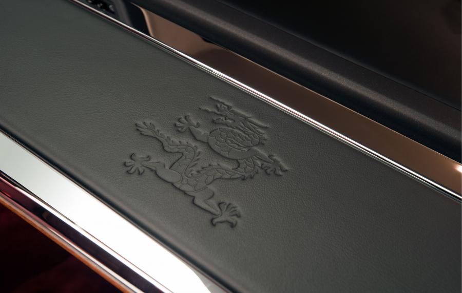 Rolls-Royce Phantom Year of The Dragon 2012 года  (фото 8 из 11)
